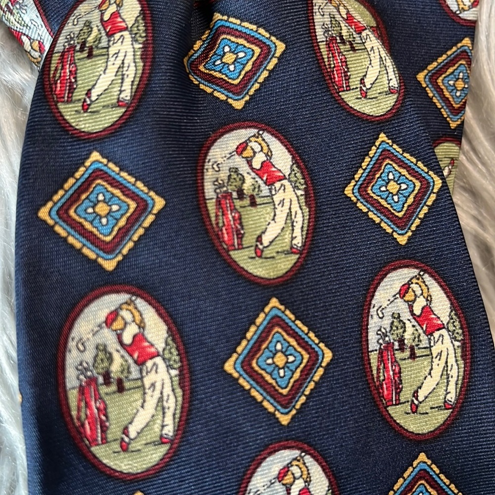 Vintage Golfing Tie Van Heusen 417 Navy Blue
